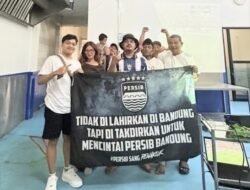 Kebersamaan Relawan SPPG 01 Mangkalaya Makin Erat Lewat Nobar Persib vs Persija