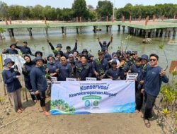 Pertamina Patra Niaga Ajak Masyarakat Tanam 500 Mangrove, Perkuat Ekosistem Pesisir Pulau Untung Jawa
