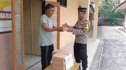 Jumat Berbagi, Posek Jampangkulon Turun Langsung Bagikan Nasi Box kepada Warga