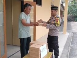 Jumat Berbagi, Posek Jampangkulon Turun Langsung Bagikan Nasi Box kepada Warga