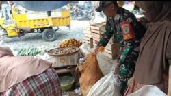 Sambut HUT ke-81 TNI, Koramil Jampangkulon Ajak Lintas Sektor Turun Bersihkan Pasar Cinagen