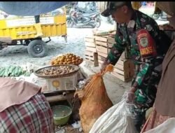 Sambut HUT ke-81 TNI, Koramil Jampangkulon Ajak Lintas Sektor Turun Bersihkan Pasar Cinagen