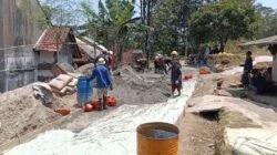 Jalan Penghubung Padajaya–Mekarjaya Mulai Dicor, Warga Harap Akses Ekonomi Tak Lagi Terkendala