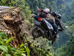 Rem Diduga Blong, Motor Berisi Tiga Orang Terjun ke Jurang di Cipecang
