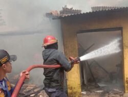 10 Ruko di Pasar Surade Terbakar, Warga Panik, Kerugian Ditaksir Rp1 Miliar