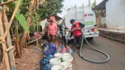 Terdampak Kekeringan, 547 Warga Tenjojaya Cibadak Dapat 5.000 Liter Air Bersih dari PMI