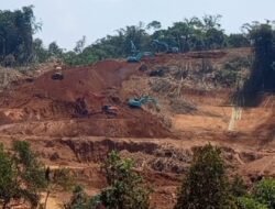 Diduga Tidak Berizin,  Aktivitas Pengerukan Tanah Merah di Nagrak Sukabumi Dikeluhkan Warga