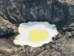 Fenomena ‘Telur Ceplok’ Muncul di Kawah Gunung Anak Krakatau Usai Erupsi, Ini Penjelasannya