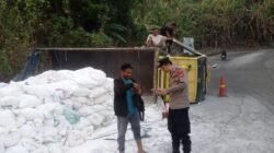 Bawa 9 Ton Tepung Aci, Truk Terguling di Tanjakan Baeud Warungkiara Sukabumi