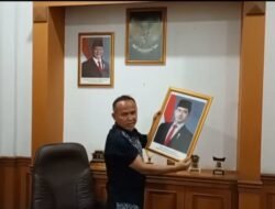 Wakil Ketua DPRD Kota Sukabumi Rojab Asy’ari Copot Foto Wapres Gibran Usai Putusan MK