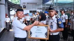 Dua Petugas Terima Penghargaan Usai Berhasil Gagalkan 12,83 Gram Sabu Masuk Kedalam Lapas Sukabumi